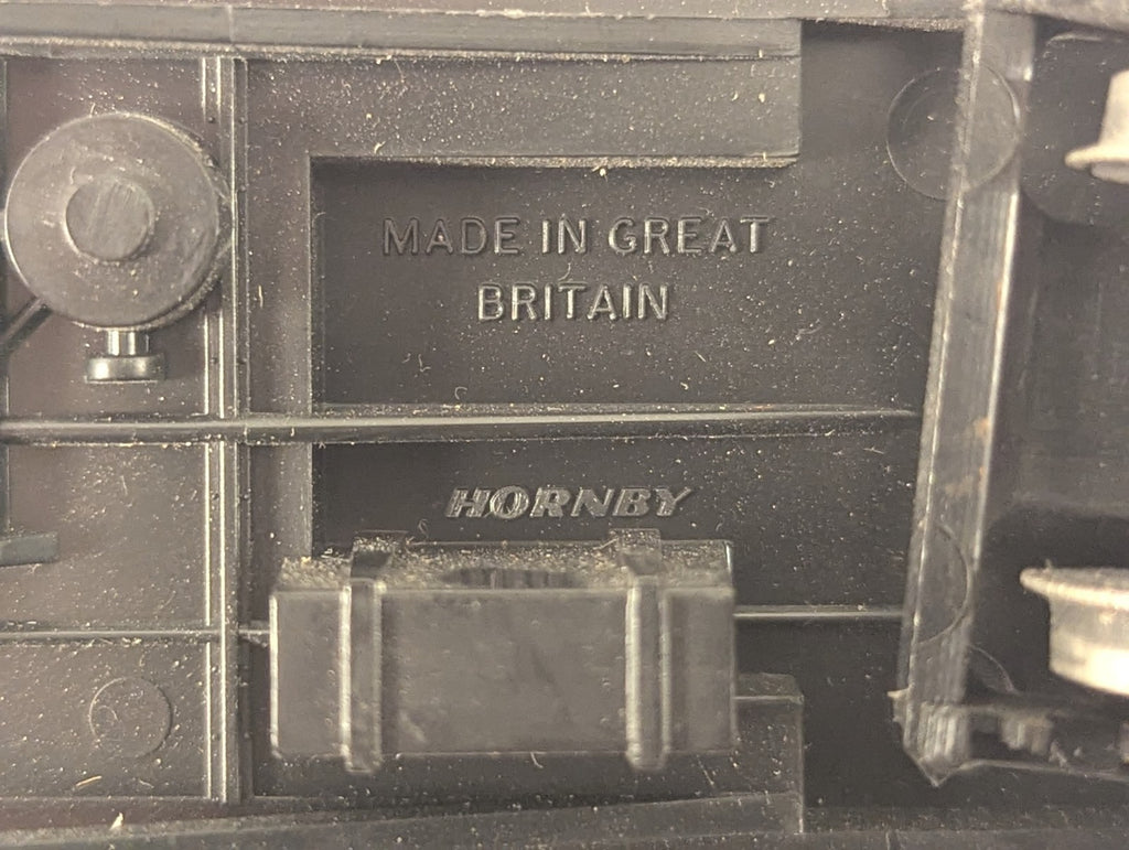 Hornby OO Gauge LMS Stanier Brake Third Coach Passenger Coach 5644
