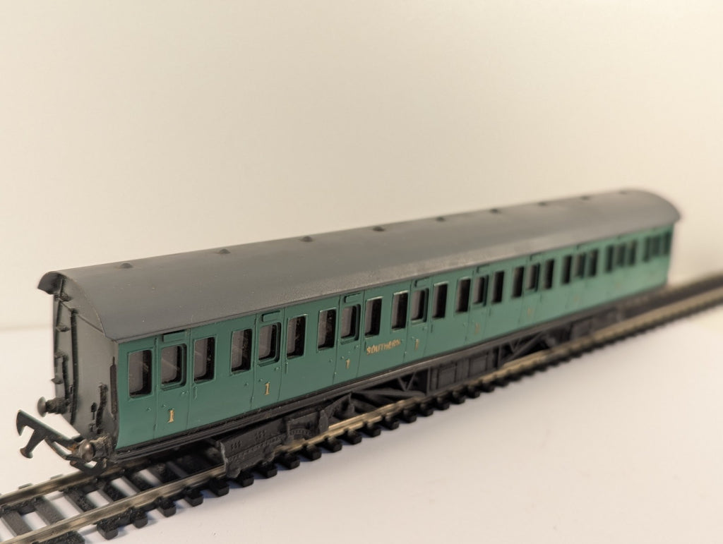 Graham Farish OO Gauge Southern Railway Green First Class Coach Boxed