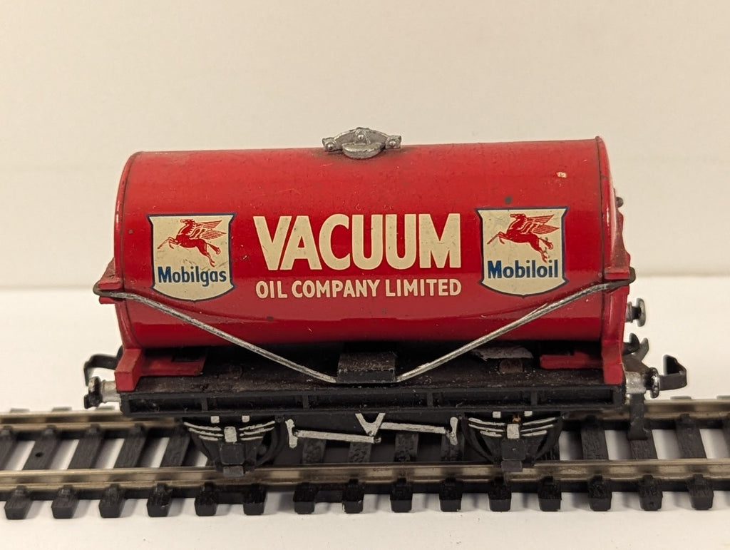 Hornby Dublo OO Gauge Vacuum Oil Company Tank Wagon