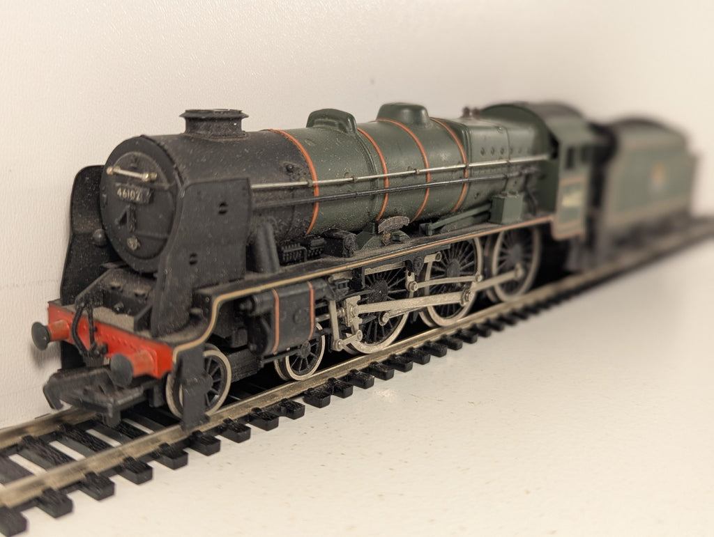 Mainline 37-057 BR Rebuilt Royal Scot 4-6-0 No.46102 "Black Watch" OO Gauge