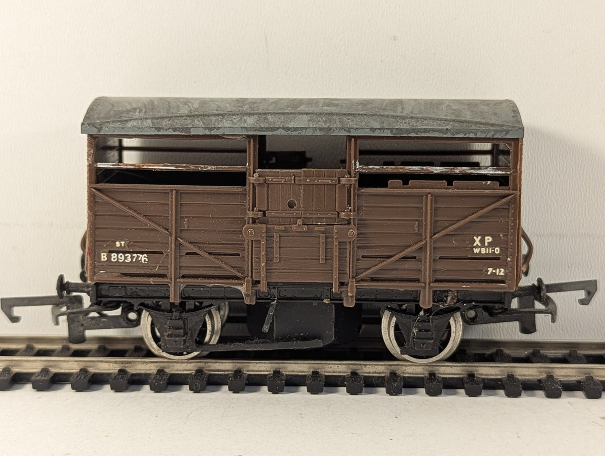 Airfix OO Gauge BR 12T Cattle Wagon B893776 BR Brown 54308