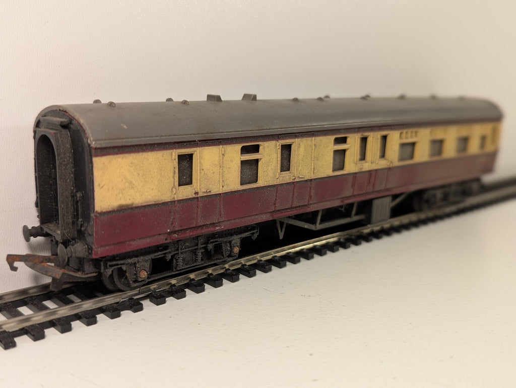 Tri-ang OO Gauge R28/220 Brake Coach 34002 Crimson & Cream