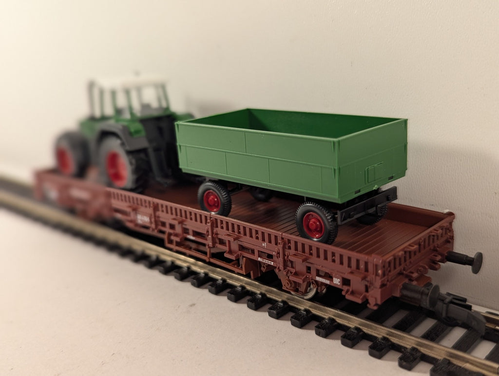 Roco H0 Kbs Flat Wagon with Fendt Tractor and Trailer Goods Wagon 335 4 113-9