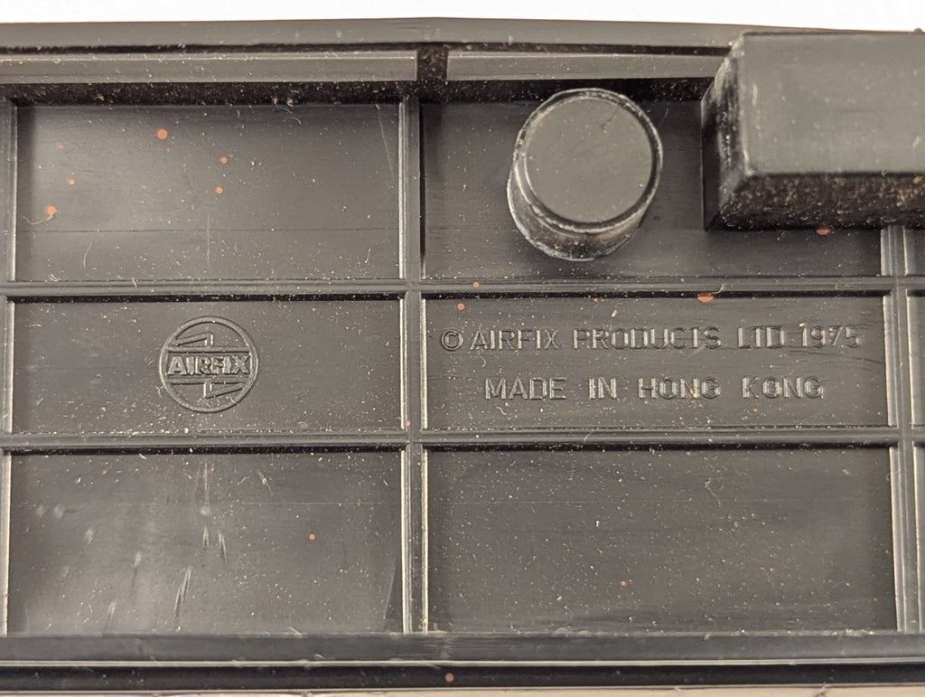 Airfix OO Gauge GWR Suburban Brake Coach Chocolate & Cream