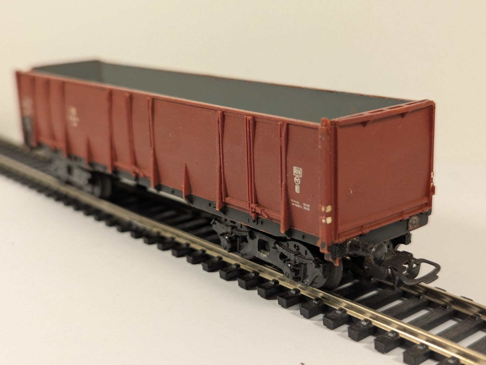Piko OO Gauge DR Steel Mineral Gondola Bogie Wagon - missing back buffer