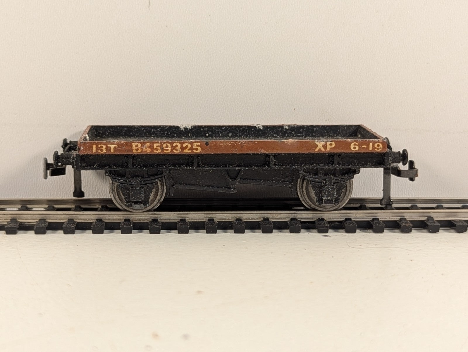 Hornby Dublo 32085 OO Gauge Brown Low-Sided Wagon - Boxed