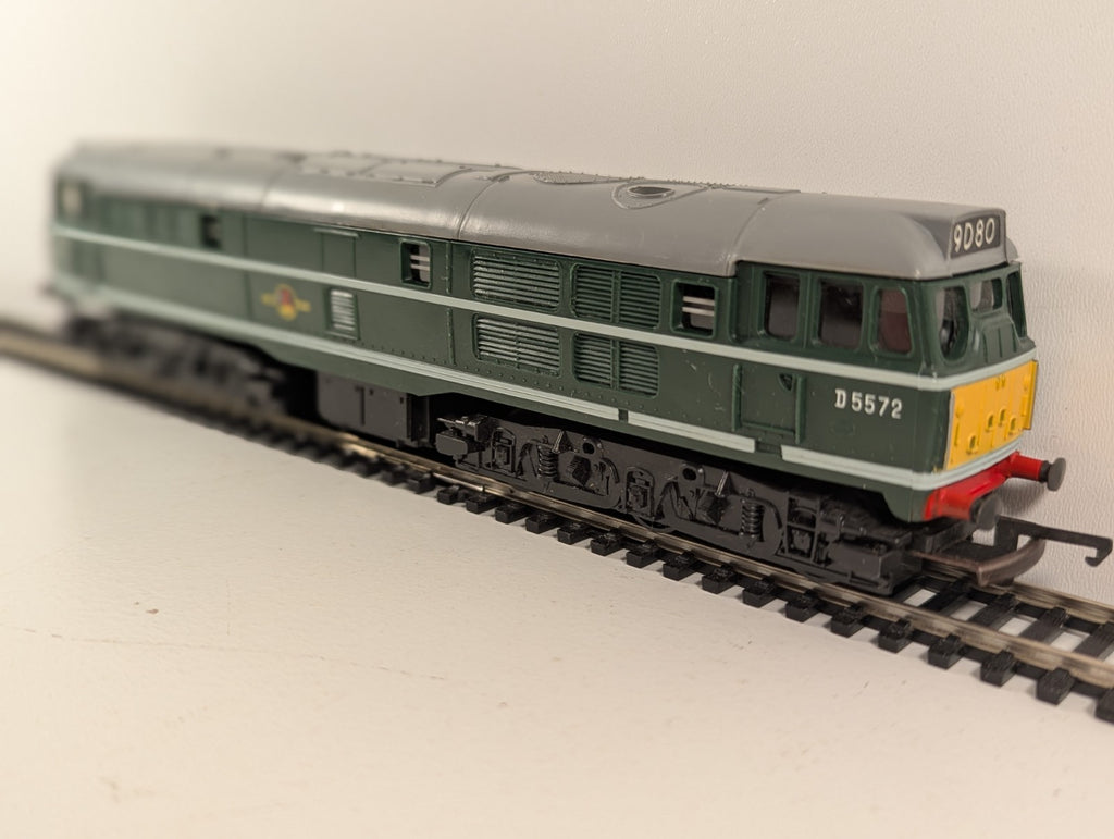 Tri-ang R357 OO Gauge Class 31 Diesel D5572 BR Green