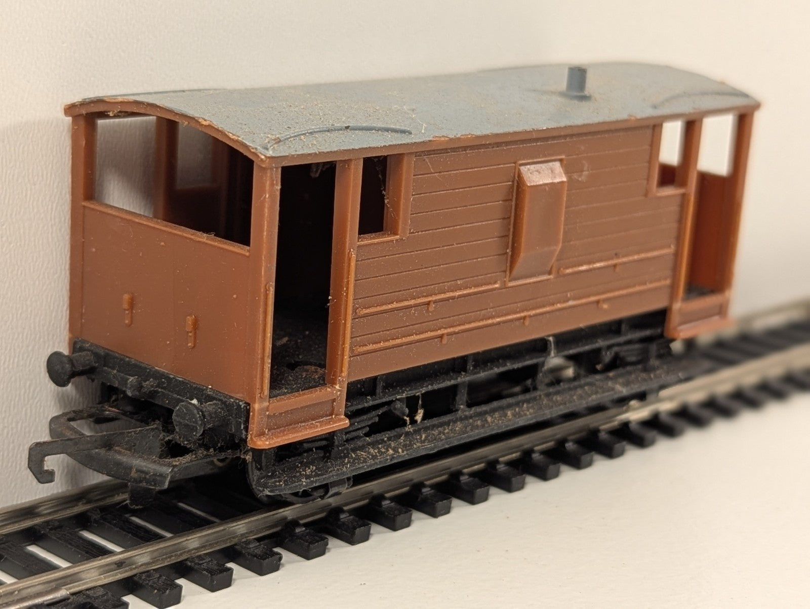 Hornby Dublo 4310 20T Brake Van – BR Bauxite