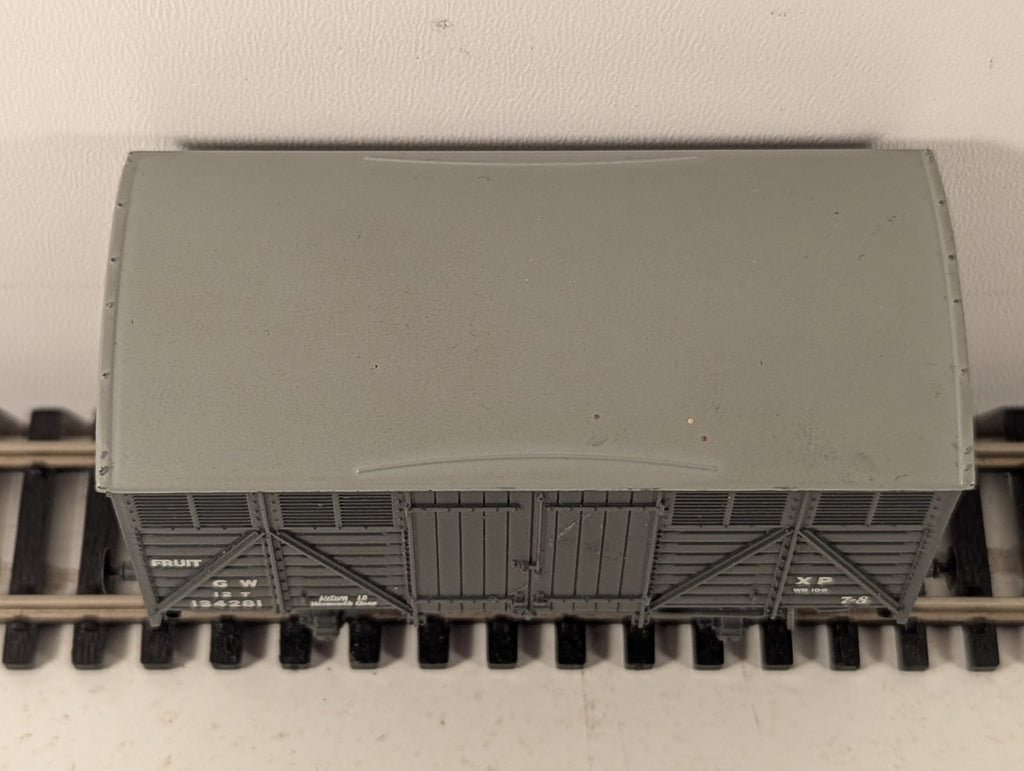 Bachmann 37-751B GWR Grey Fruit Van No.134330 OO Gauge - Missing Couplings