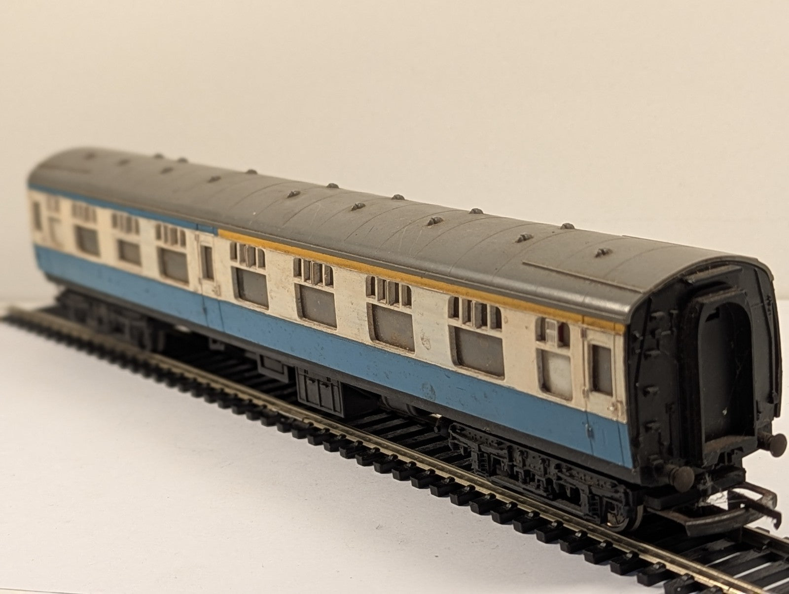Tri-ang OO Gauge BR Mk1 Blue Grey Passenger Coach
