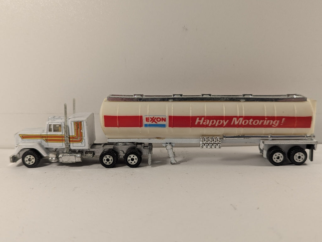 Road Champs Mack Super-Liner Exxon Tanker Truck Die-cast Model Truck
