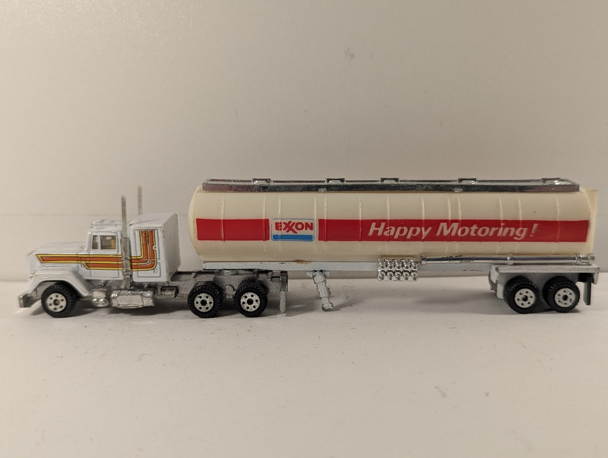 Road Champs Mack Super-Liner Exxon Tanker Truck Die-cast Model Truck