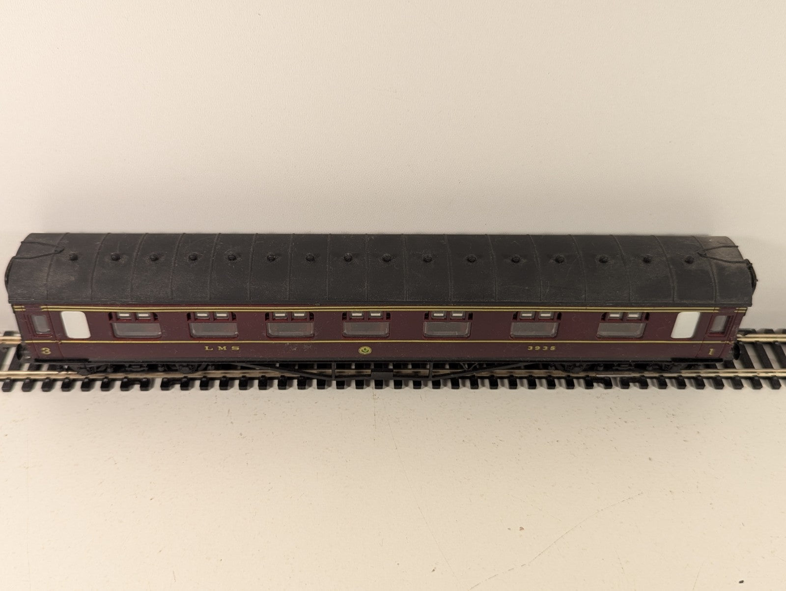Airfix GMR 54202 OO Gauge LMS Stanier Composite Corridor Coach