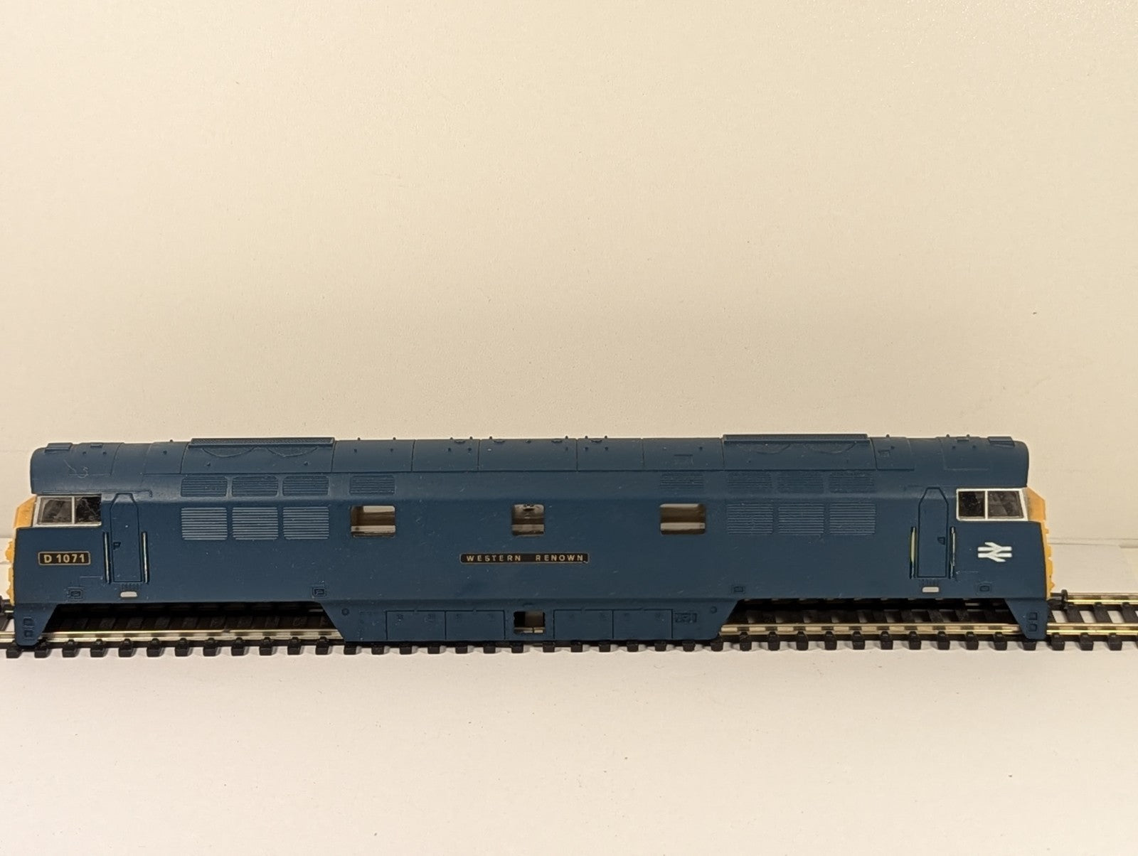 Lima OO Gauge BR Class 52 “Western Renown” D1071 Body Shell – Chipped