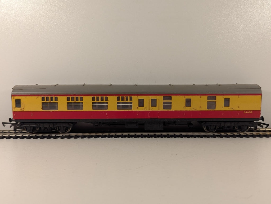 Hornby Tri-ang R627 OO Gauge BR Brake 2nd Coach 34100