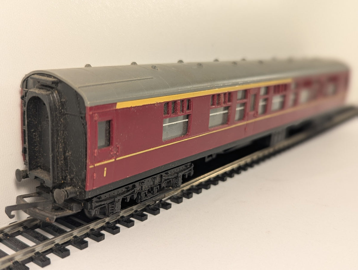 Tri-ang OO Gauge Main Line Composite Coach Passenger Coach 15865 BR Maroon R223