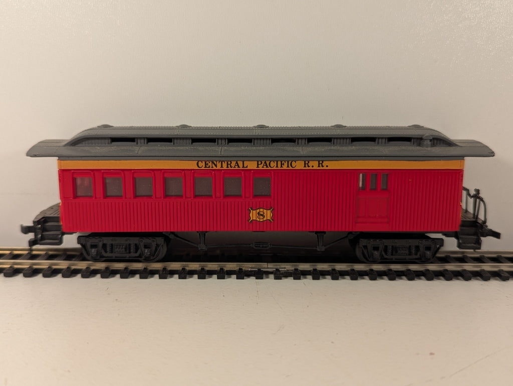 Bachmann HO Gauge Central Pacific 47ft Old Time Combine - Boxed