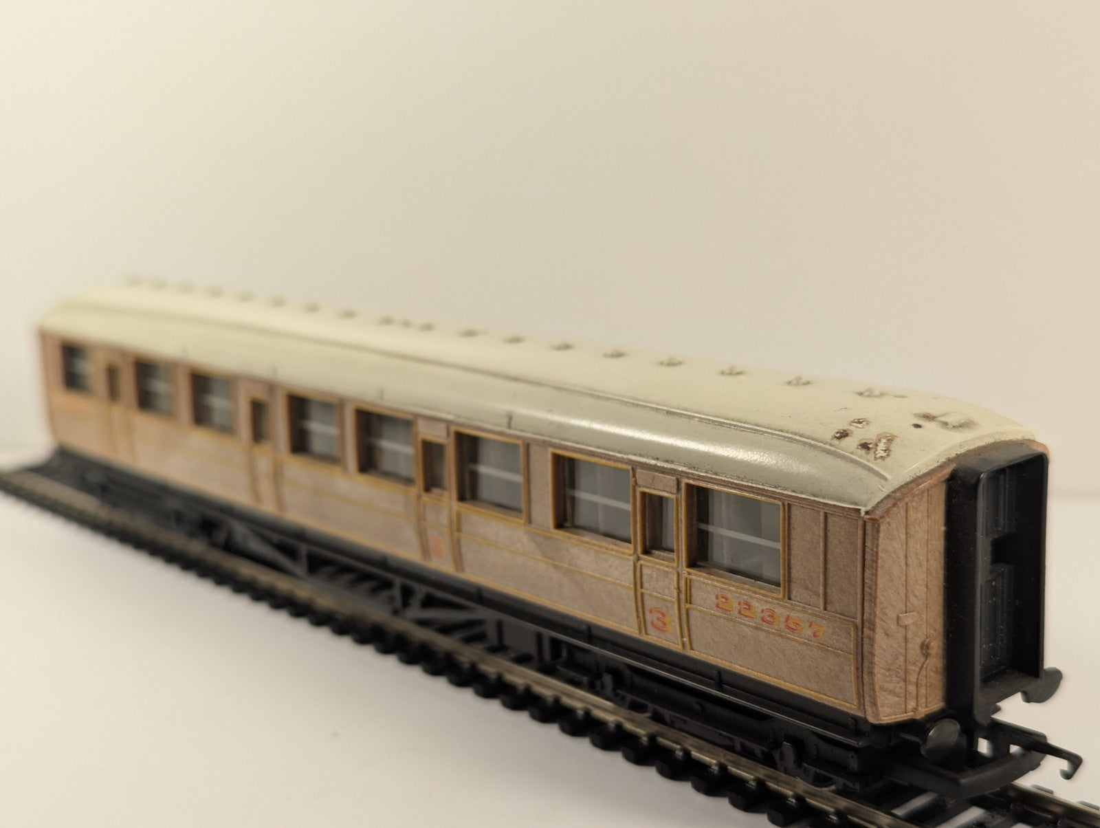 Hornby RailRoad OO Gauge LNER Teak Composite Coach for Mallard