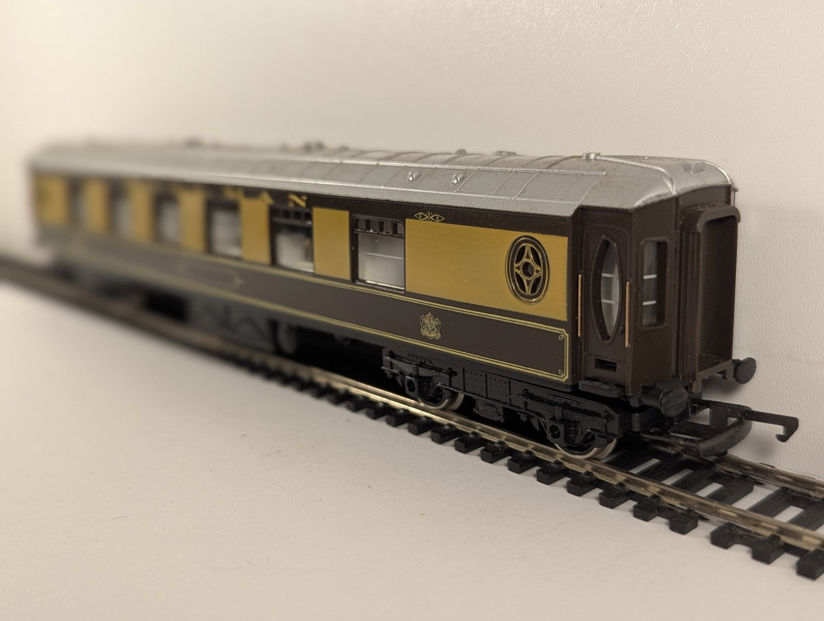 Hornby OO Gauge Pullman Car Lucille Passenger Coach Pullman Umber and Cream