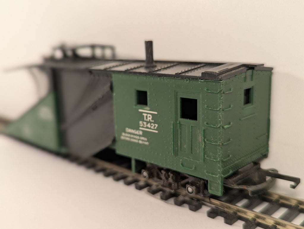 Tri-ang OO Gauge Snow Plough Snowplough 53427 Green & Black R138