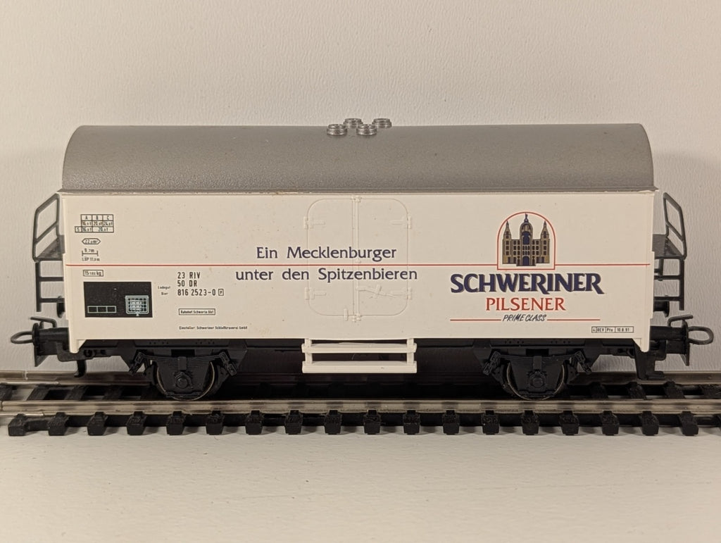 Märklin HO 4418 Schweriner Pilsener Refrigerator Wagon
