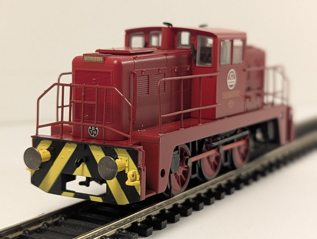 Oxford Rail Diesel Locomotive ICI 'Richard Borrett' finished in ICI Red livery