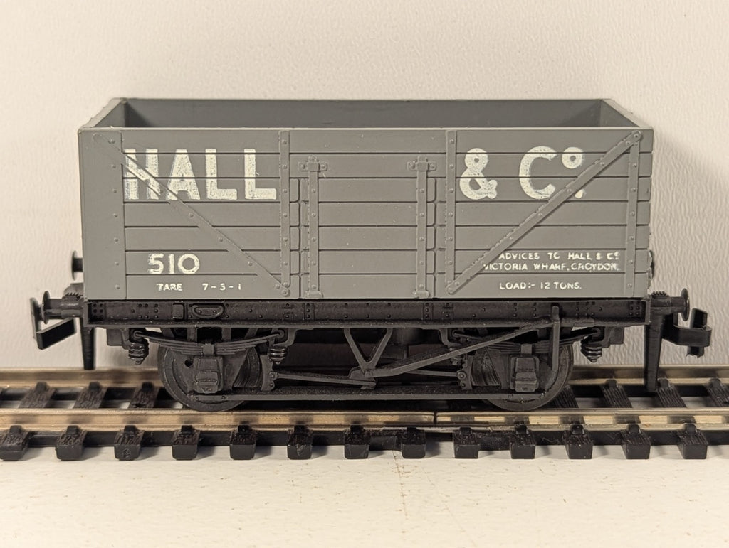 Trix Trains 1664 Private Owner 7-Plank Wagon “Hall and Co”