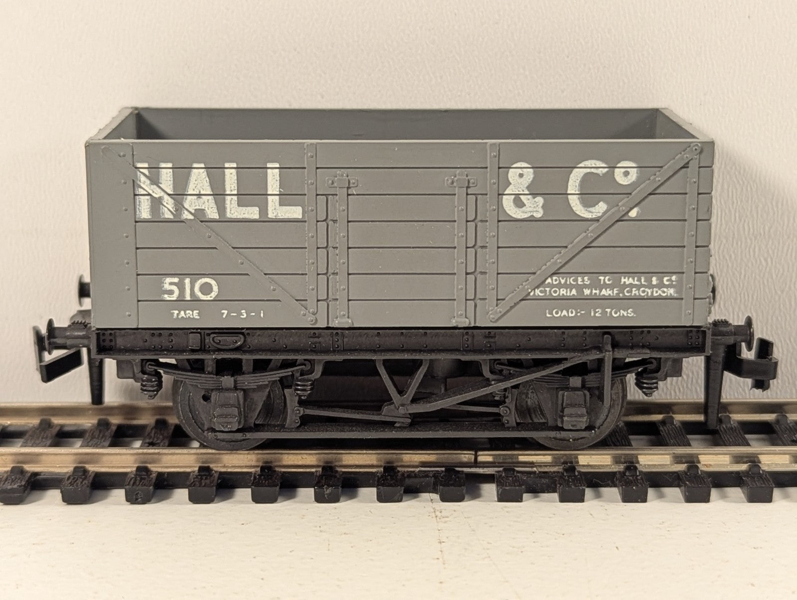 Trix Trains 1664 Private Owner 7-Plank Wagon “Hall and Co”