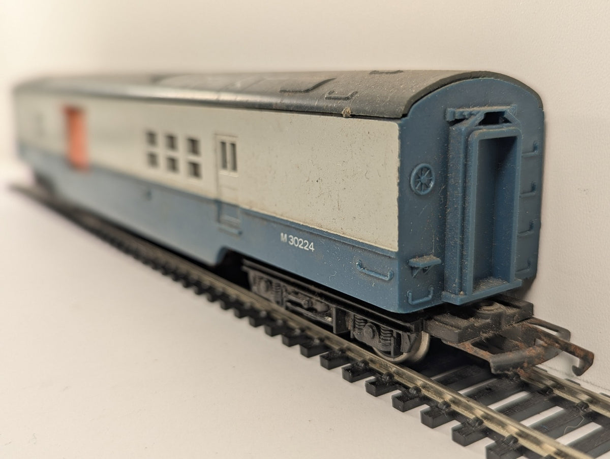Hornby Railways OO Gauge Operating Royal Mail Coach Passenger Coach M 30224