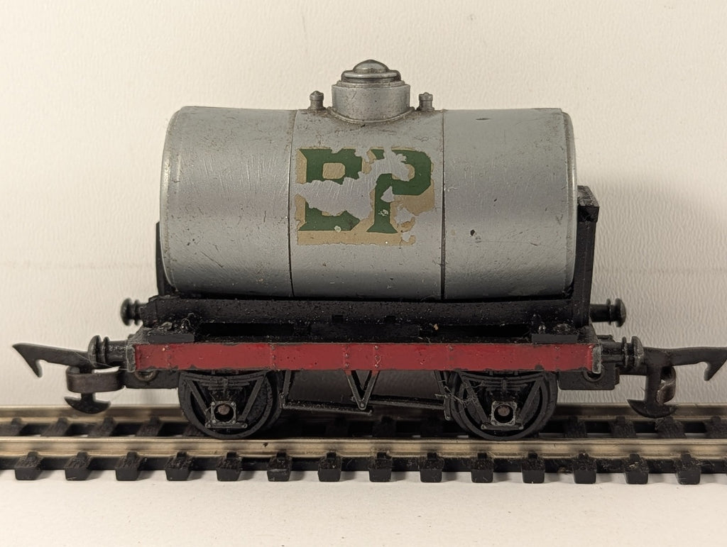 Tri-ang OO Gauge BP Tank Wagon BP Silver R12