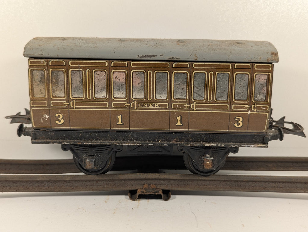Hornby O Gauge No. 1 Passenger Coach LNER Teak