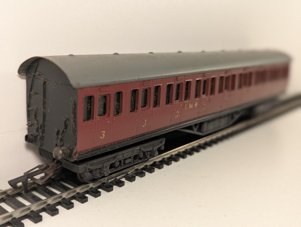 Graham Farish OO Gauge LMS Maroon Suburban Composite Coach