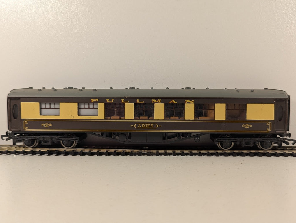Wrenn OO Gauge Pullman Coach 'Aries' Passenger Coach Pullman Brown & Cream W3006