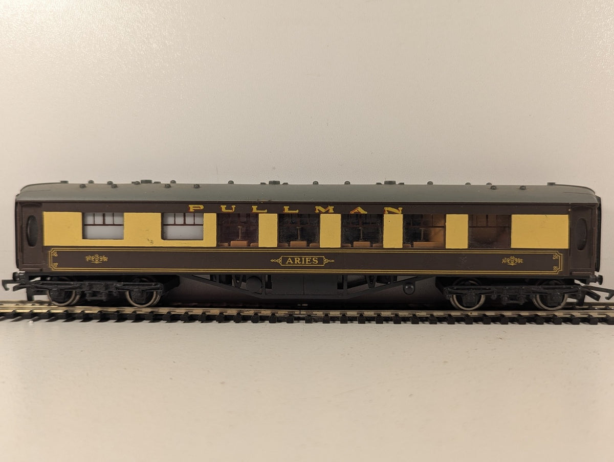 Wrenn OO Gauge Pullman Coach 'Aries' Passenger Coach Pullman Brown & Cream W3006