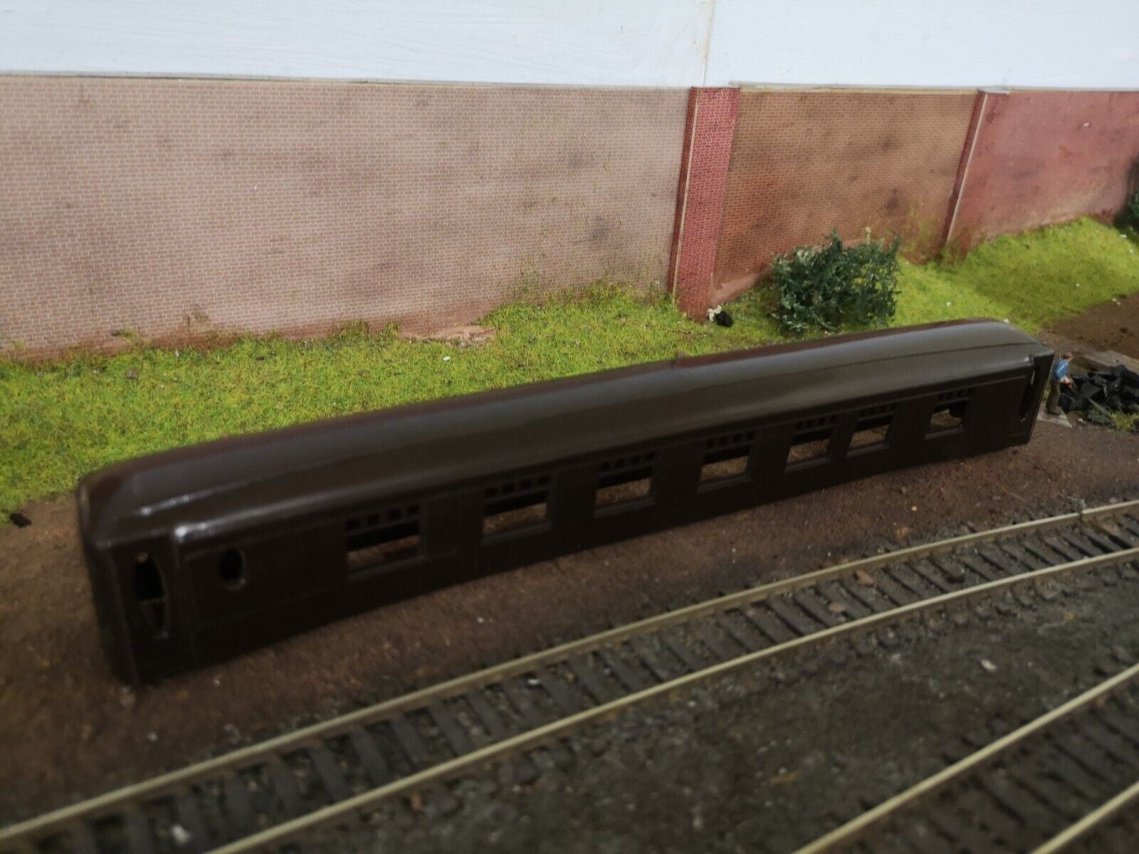 Graham Farish OO Gauge Pullman Coach Body Ready To Paint