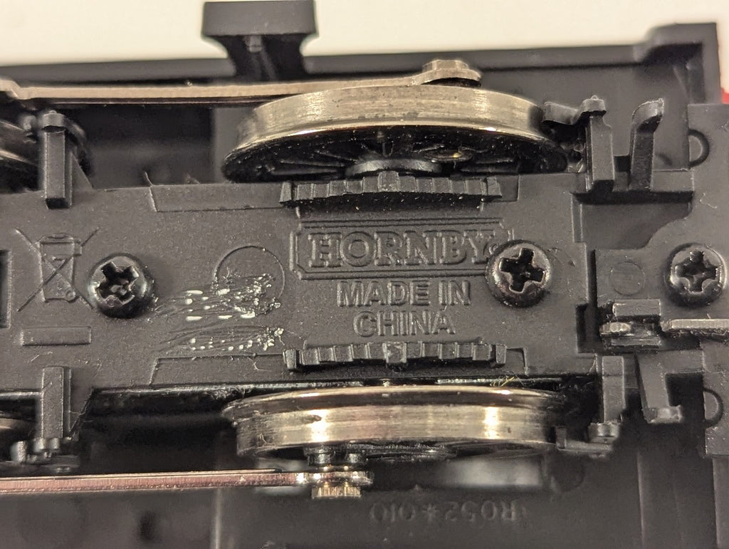 Hornby OO Gauge Class 3F Jinty Steam Locomotive 47646 BR Black (Early Emblem)