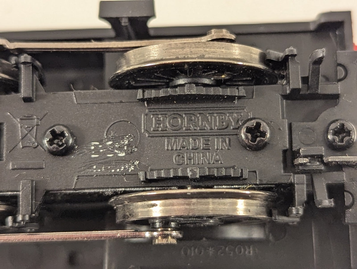 Hornby OO Gauge Class 3F Jinty Steam Locomotive 47646 BR Black (Early Emblem)