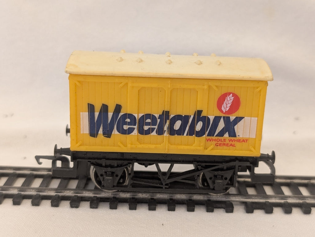 Hornby R728 OO Gauge “Weetabix” Closed Wagon