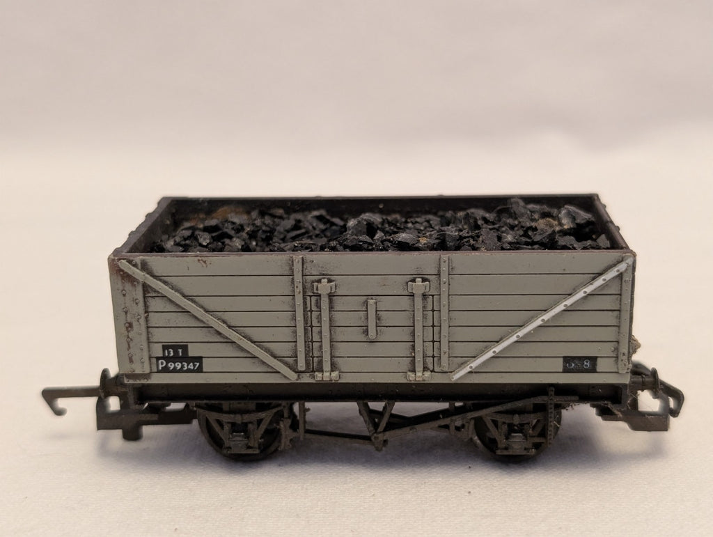 Hornby OO Gauge 7 Plank Wagon with End Door Goods Wagon P99347 BR