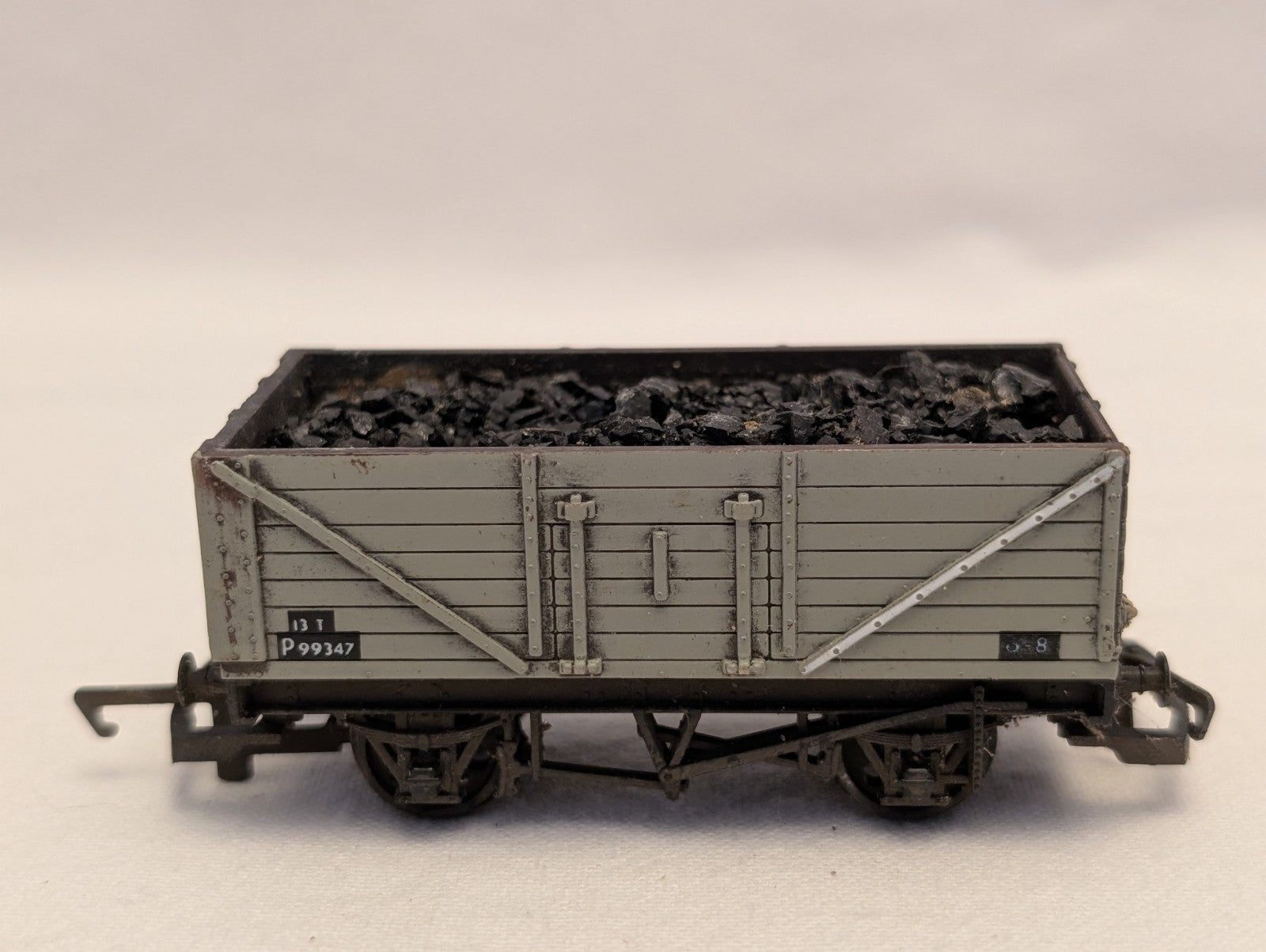 Hornby OO Gauge 7 Plank Wagon with End Door Goods Wagon P99347 BR