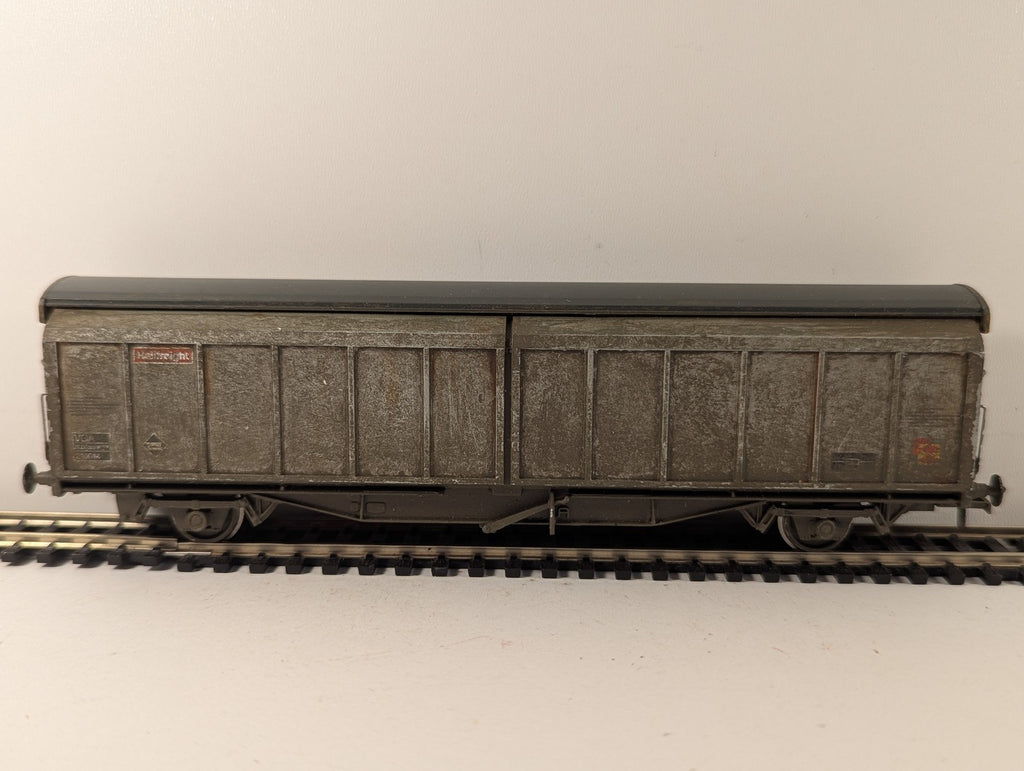 Bachmann OO Gauge VGA Sliding Wall Van Goods Wagon 210614