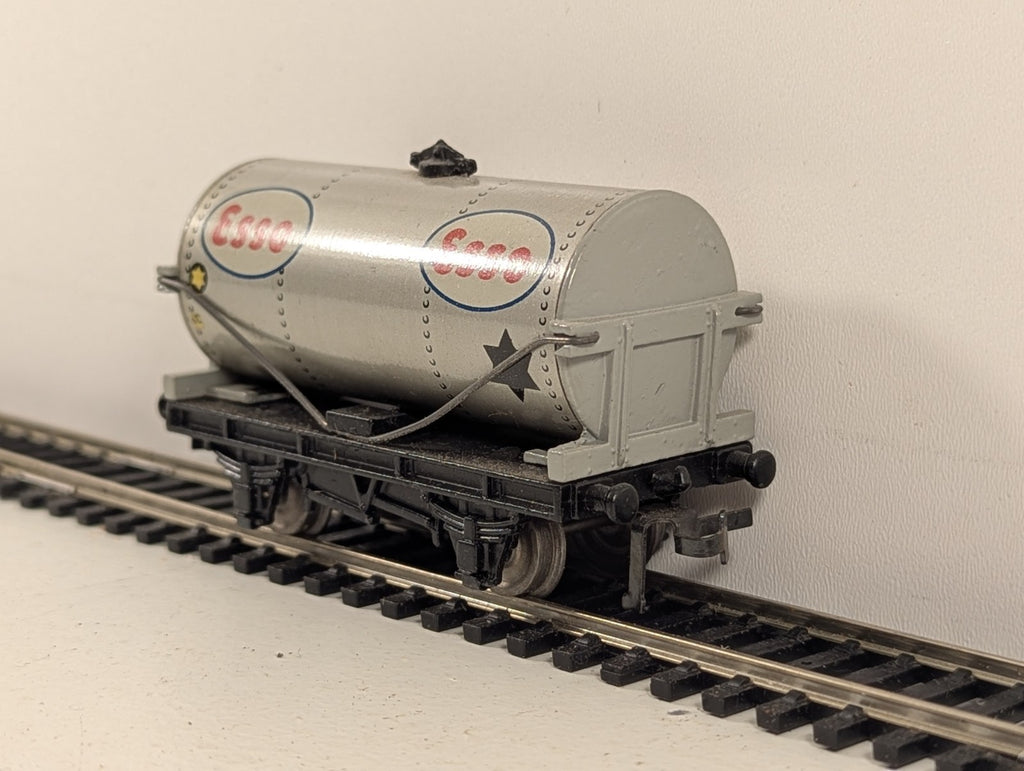 Hornby Dublo 32081 OO Gauge D1 ESSO Petrol Tank Wagon - Boxed