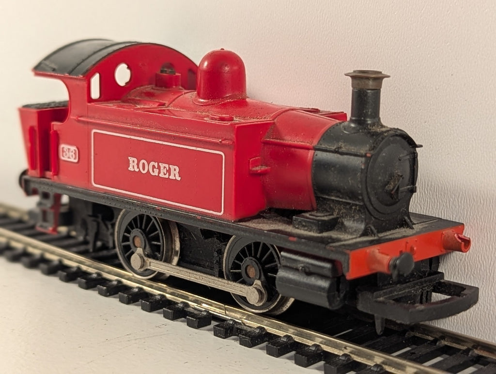 Hornby R336 OO Gauge Holden 101 Class "Roger" Red 36 Locomotive