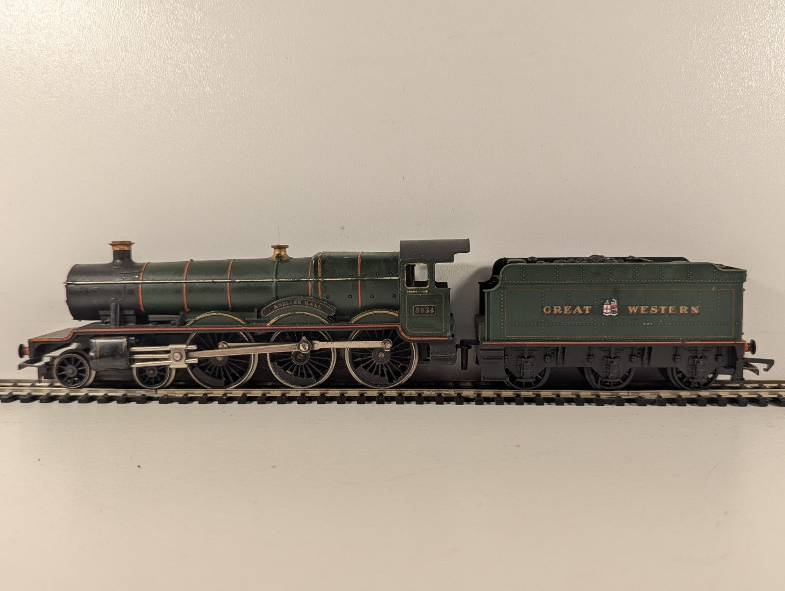 Hornby OO Gauge GWR Class 4900 Hall Class 'Kneller Hall' Locomotive