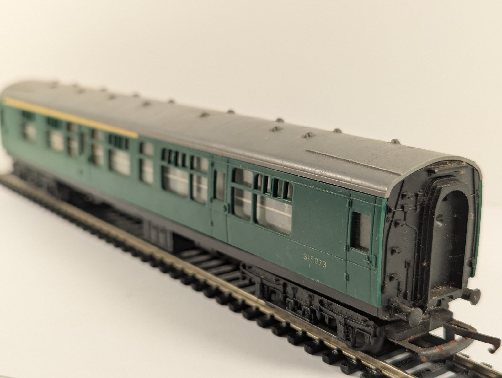 Tri-ang Railways R220 OO Gauge BR Southern Green Brake 2nd Coach