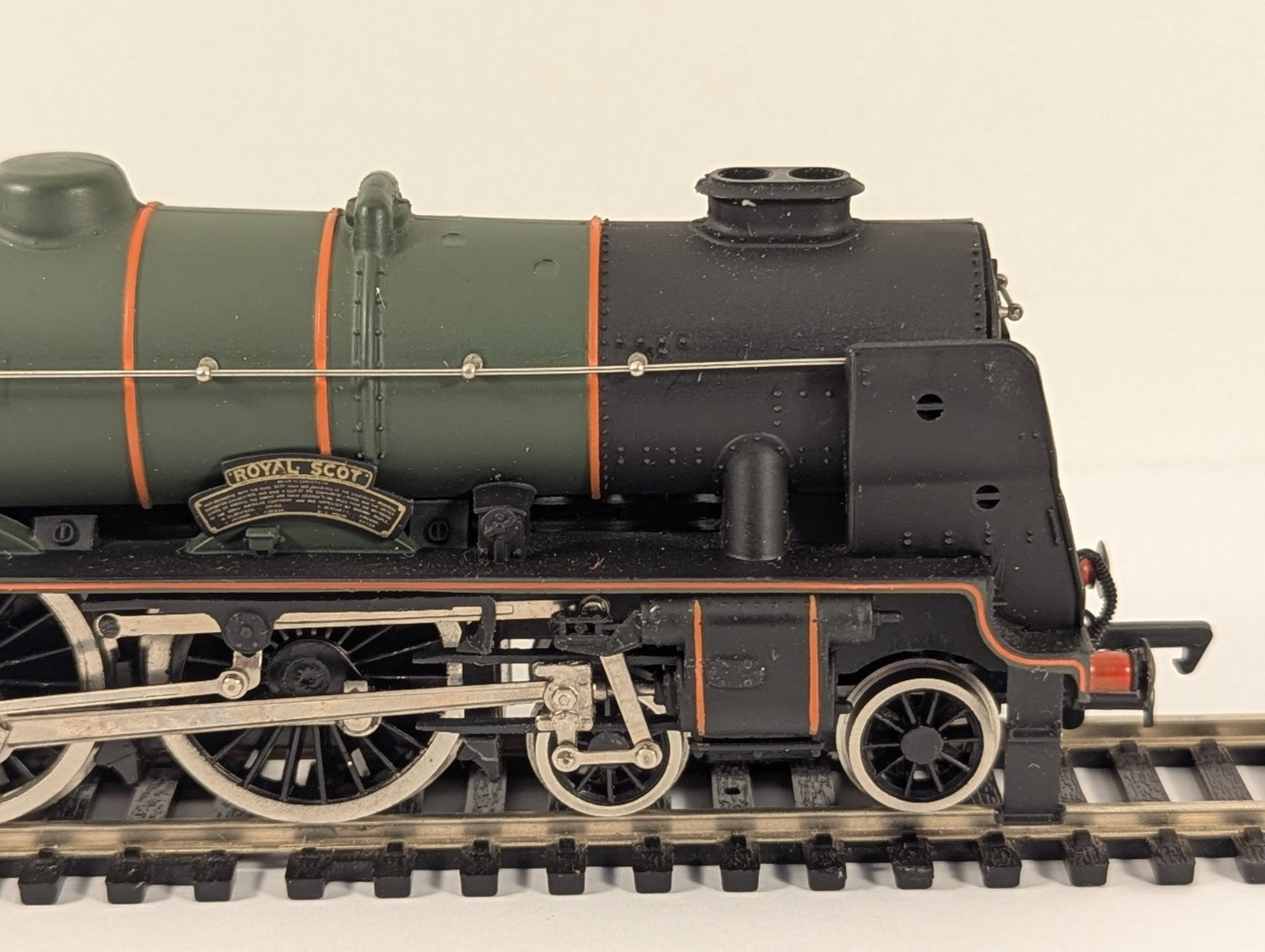 Mainline OO Gauge BR Green 46100 Royal Scot Steam Locomotive