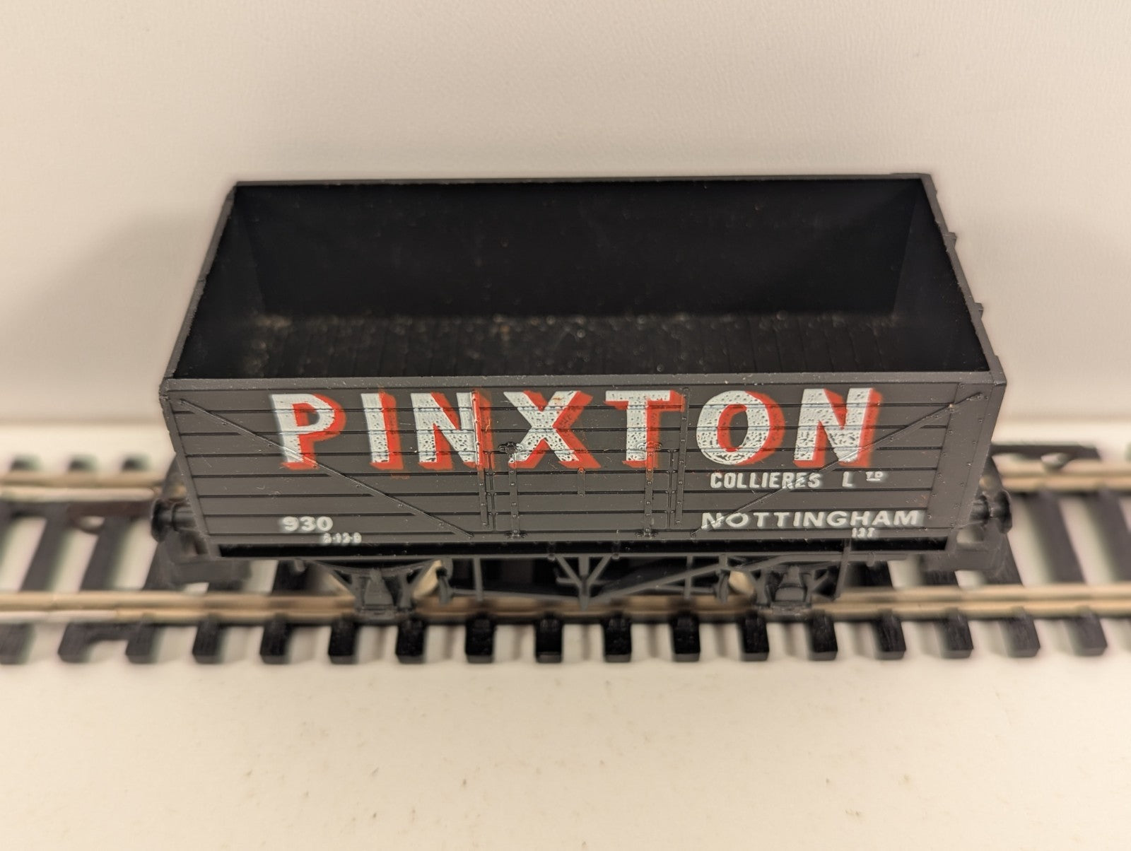 Lima OO Gauge 7 Plank Wagon Pinxton Livery