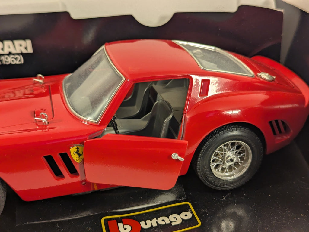 Bburago 1:18 Ferrari 250 GTO (1962) Die-cast Model Car Red 3011