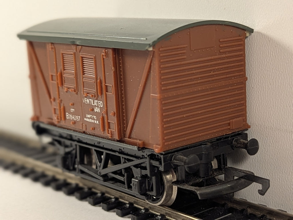 Hornby OO Gauge BR Ventilated Van Goods Wagon B784287 BR Bauxite R.205