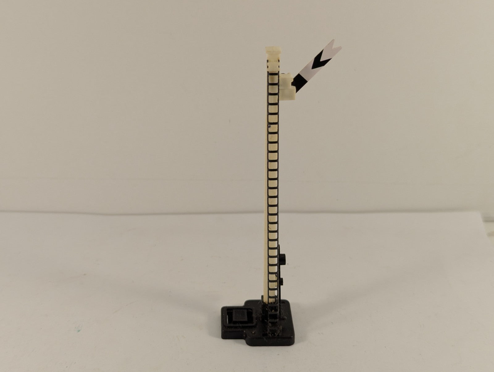 Hornby R172 OO Gauge Single Distant Signal
